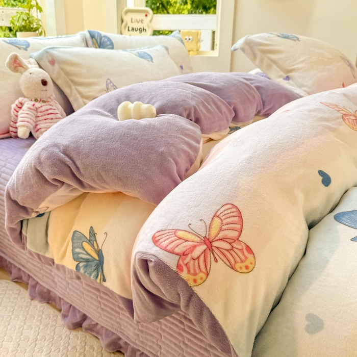 91家纺网 家纺一手货源 找家纺 尚美 2024新款高克重印花花边牛奶绒床盖四件套 蝴蝶飞飞