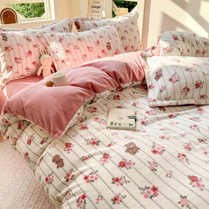 91家纺网 家纺一手货源 找家纺 尚美 2024新款高克重印花花边牛奶绒床盖四件套 花花世界