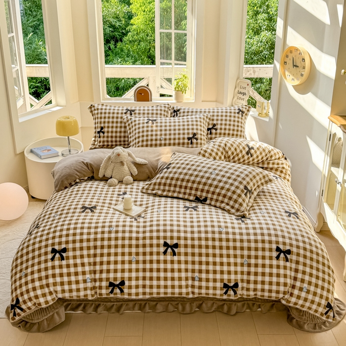 91家纺网 家纺一手货源 找家纺 尚美 2024新款高克重印花花边牛奶绒床盖四件套 咖色蝴蝶梦