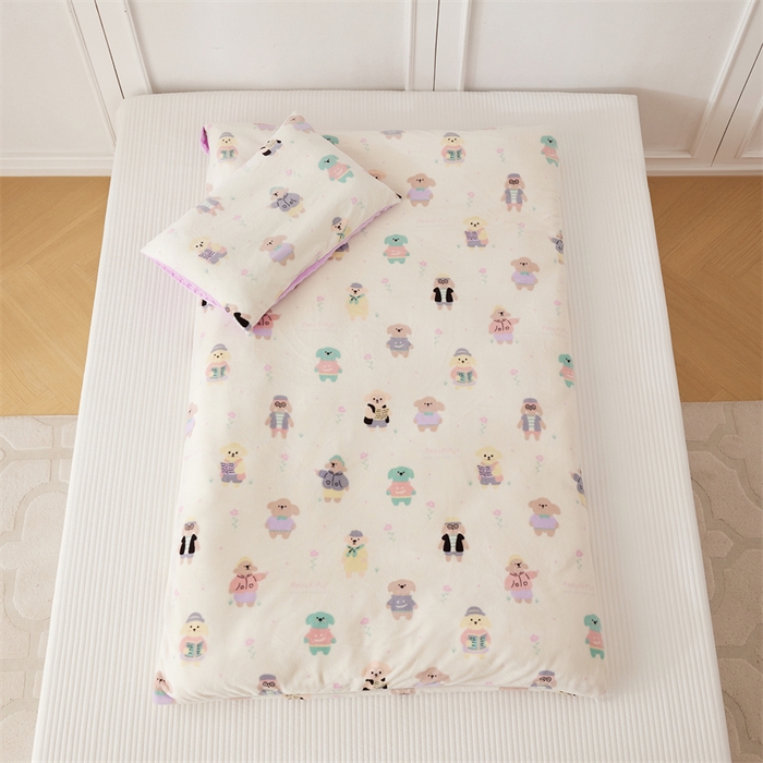 91家纺网 家纺一手货源 找家纺 艾佳宝贝 2024牛奶绒豆豆绒可拆式多功能防踢被 防踢被-缤纷熊多多