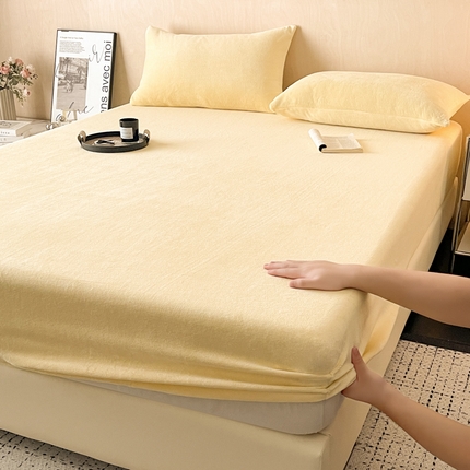 91家纺网 家纺一手货源 找家纺 （总）卢赛尔 2025新款高克重200g牛奶绒单床笠