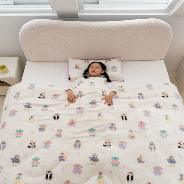 91家纺网 家纺一手货源 找家纺 艾佳宝贝 2024牛奶绒豆豆绒可拆式多功能防踢被 防踢被-缤纷熊多多