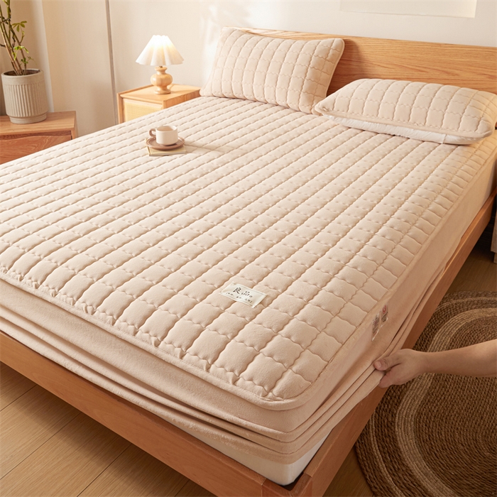 91家纺网 家纺一手货源 找家纺 鑫钰 2024新款A类无印风牛奶绒大豆夹棉床笠-暖格 暖格-卡其