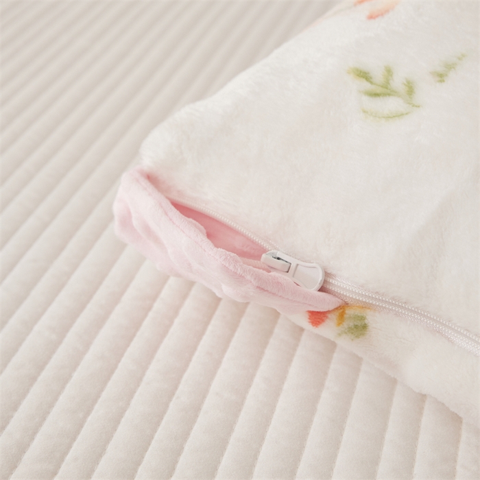 91家纺网 家纺一手货源 找家纺 艾佳宝贝 2024牛奶绒豆豆绒可拆式多功能防踢被 防踢被-春日游玩