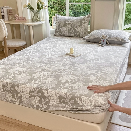 91家纺网 家纺一手货源 找家纺 大境 2024新款A类雕花绒牛奶绒床笠三件套单床笠宝宝绒婴儿绒 罗曼 褐咖