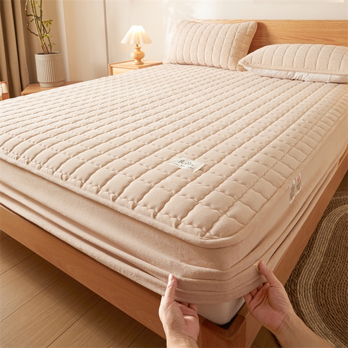 91家纺网 家纺一手货源 找家纺 鑫钰 2024新款A类无印风牛奶绒大豆夹棉床笠-暖格 暖格-卡其