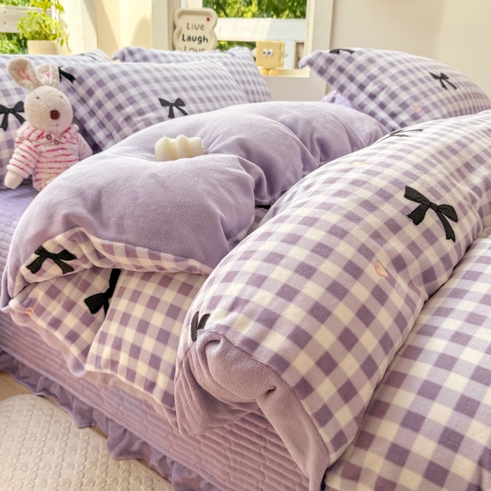 91家纺网 家纺一手货源 找家纺 尚美 2024新款高克重印花花边牛奶绒床盖四件套 紫色蝴蝶梦