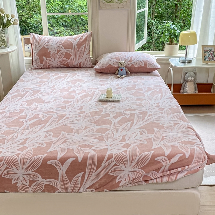 91家纺网 家纺一手货源 找家纺 大境 2024新款A类雕花绒牛奶绒床笠三件套单床笠宝宝绒婴儿绒 叶阑 蔷薇粉