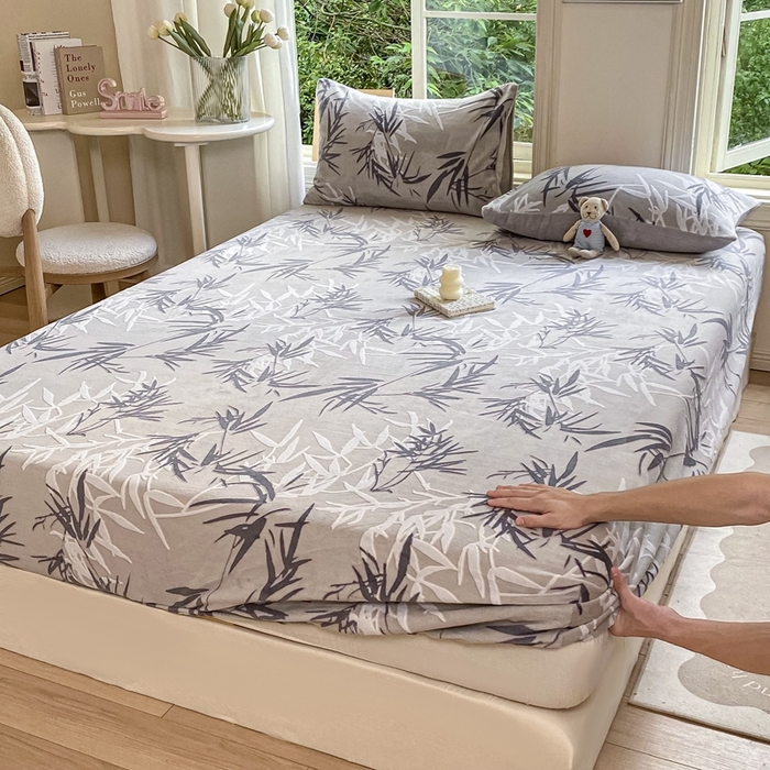 91家纺网 家纺一手货源 找家纺 大境 2024新款A类雕花绒牛奶绒床笠三件套单床笠宝宝绒婴儿绒 水墨竹 红灰