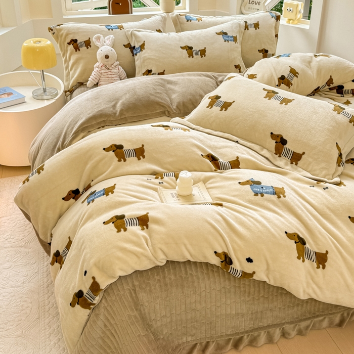 91家纺网 家纺一手货源 找家纺 尚美 2024新款高克重印花花边牛奶绒床盖四件套 跳跳狗