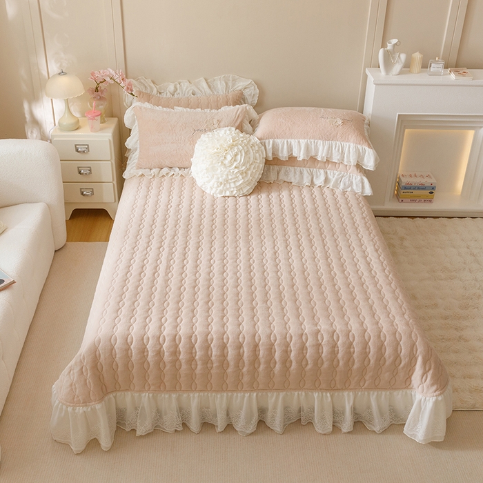 91家纺网 家纺一手货源 找家纺 胜权家纺 2024秋冬新款法式牛奶绒蕾丝单床盖系列-爱丽丝 爱丽丝-奶油米