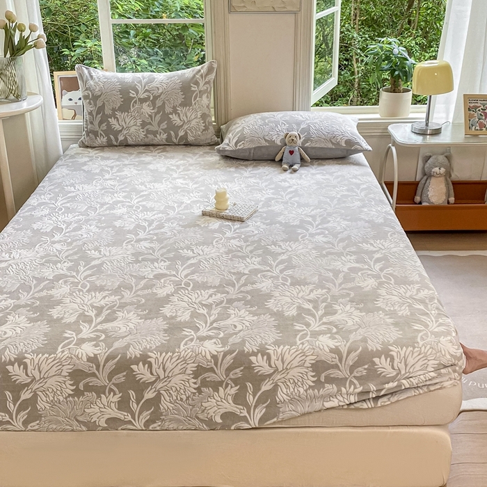 91家纺网 家纺一手货源 找家纺 大境 2024新款A类雕花绒牛奶绒床笠三件套单床笠宝宝绒婴儿绒 罗曼 褐咖