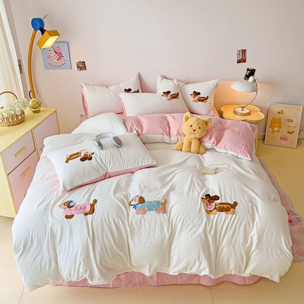 91家纺网 家纺一手货源 找家纺 （总）尤米 2024新款可爱腊肠狗系列毛巾绣四件套