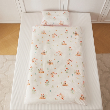 艾佳宝贝 2024牛奶绒豆豆绒可拆式多功能防踢被 防踢被-春日游玩