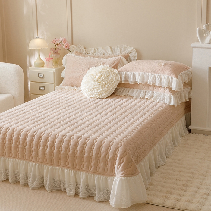 91家纺网 家纺一手货源 找家纺 胜权家纺 2024秋冬新款法式牛奶绒蕾丝单床盖系列-爱丽丝 爱丽丝-奶油米