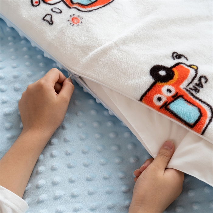 91家纺网 家纺一手货源 找家纺 艾佳宝贝 2024牛奶绒豆豆绒可拆式多功能防踢被 防踢被-巴士汽车