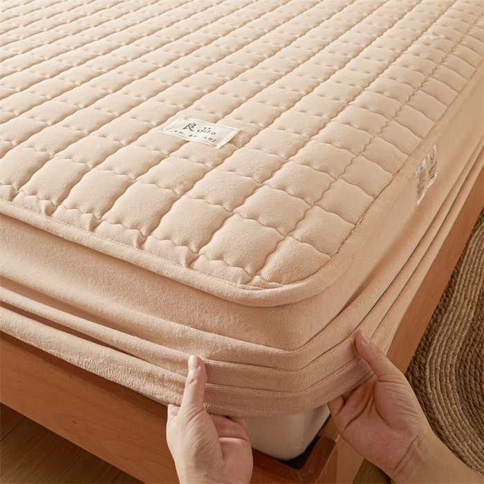 91家纺网 家纺一手货源 找家纺 鑫钰 2024新款A类无印风牛奶绒大豆夹棉床笠-暖格 暖格-卡其