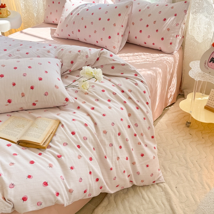 91家纺网 家纺一手货源 找家纺 千朵 2024新款全棉磨毛小清新印花四件套 小草莓