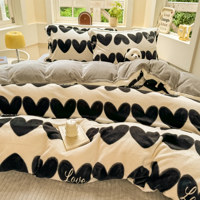 91家纺网 家纺一手货源 找家纺 尚美 2024新款高克重印花花边牛奶绒床盖四件套 黑爱心