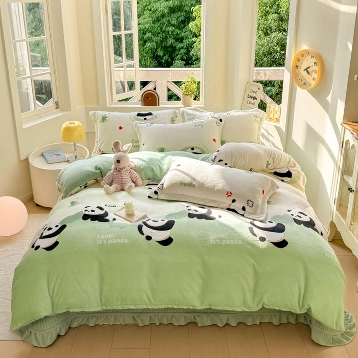 91家纺网 家纺一手货源 找家纺 尚美 2024新款高克重印花花边牛奶绒床盖四件套 绿熊猫