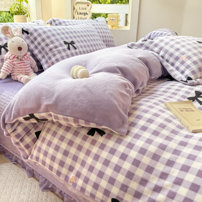 91家纺网 家纺一手货源 找家纺 尚美 2024新款高克重印花花边牛奶绒床盖四件套 紫色蝴蝶梦