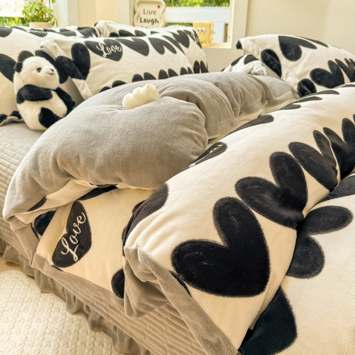 91家纺网 家纺一手货源 找家纺 尚美 2024新款高克重印花花边牛奶绒床盖四件套 黑爱心