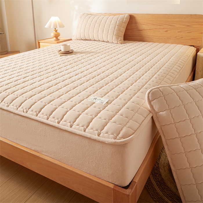 91家纺网 家纺一手货源 找家纺 鑫钰 2024新款A类无印风牛奶绒大豆夹棉床笠-暖格 暖格-卡其