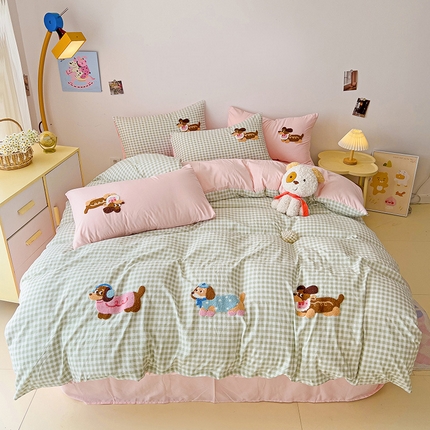 91家纺网 家纺一手货源 找家纺 （总）尤米 2024新款可爱腊肠狗系列毛巾绣四件套