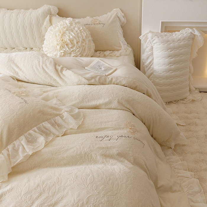 91家纺网 家纺一手货源 找家纺 胜权家纺 2024秋冬新款法式牛奶绒蕾丝床盖四件套系列-爱丽丝 爱丽丝-珍珠白