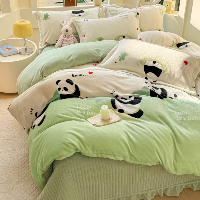 91家纺网 家纺一手货源 找家纺 尚美 2024新款高克重印花花边牛奶绒床盖四件套 绿熊猫