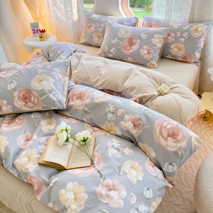 91家纺网 家纺一手货源 找家纺 千朵 2024新款全棉磨毛小清新印花四件套 恋爱旋律灰