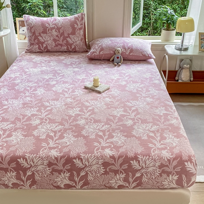 91家纺网 家纺一手货源 找家纺 大境 2024新款A类雕花绒牛奶绒床笠三件套单床笠宝宝绒婴儿绒 罗曼 贝壳粉