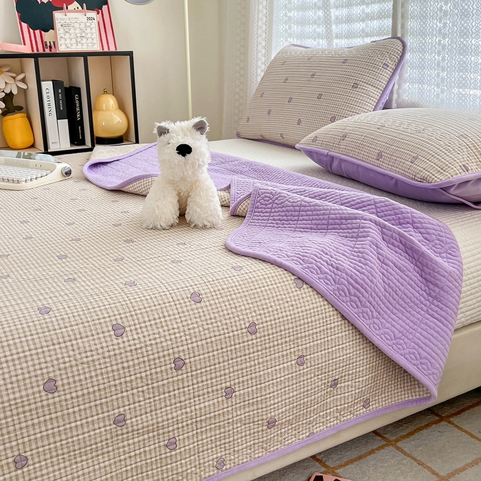 91家纺网 家纺一手货源 找家纺 沐纯家居 2025新款婴儿绒纯棉水洗床盖 梦幻爱心-紫