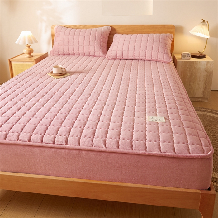 91家纺网 家纺一手货源 找家纺 鑫钰 2024新款A类无印风牛奶绒大豆夹棉床笠-暖格 暖格-绯粉