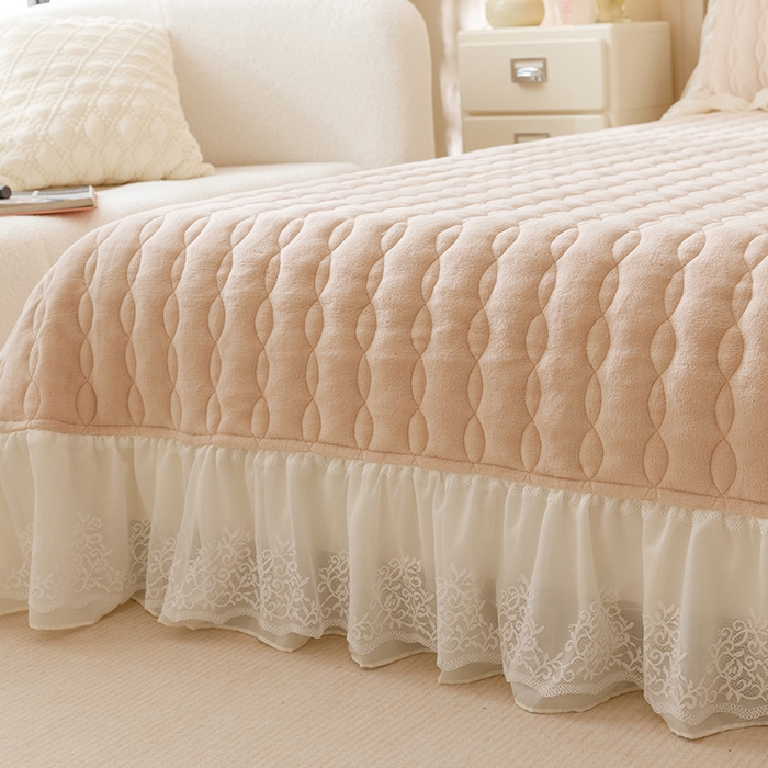 91家纺网 家纺一手货源 找家纺 胜权家纺 2024秋冬新款法式牛奶绒蕾丝单床盖系列-爱丽丝 爱丽丝-奶油米