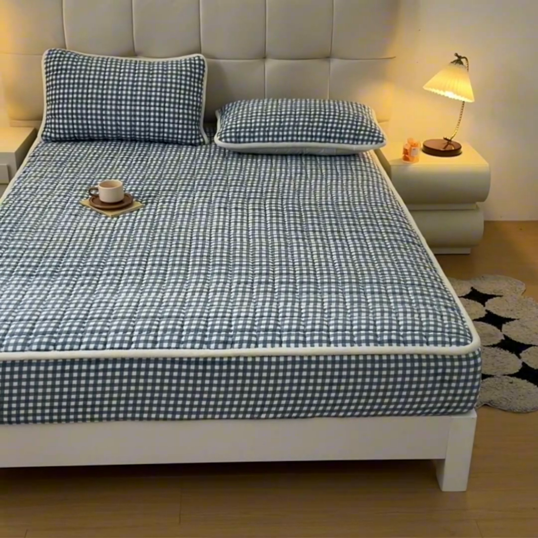 91家纺网 家纺一手货源 找家纺 鑫钰 2024新款A类无印风牛奶绒大豆夹棉床笠-暖格 暖格-蓝小格