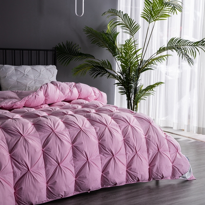 91家纺网 家纺一手货源 找家纺 兰言诺羽绒被 2025新款雅韵-全棉柔赛丝纽花羽绒被 粉色