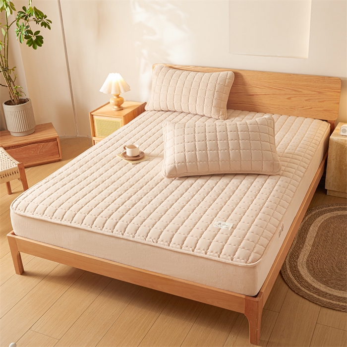 91家纺网 家纺一手货源 找家纺 鑫钰 2024新款A类无印风牛奶绒大豆夹棉床笠-暖格 暖格-卡其