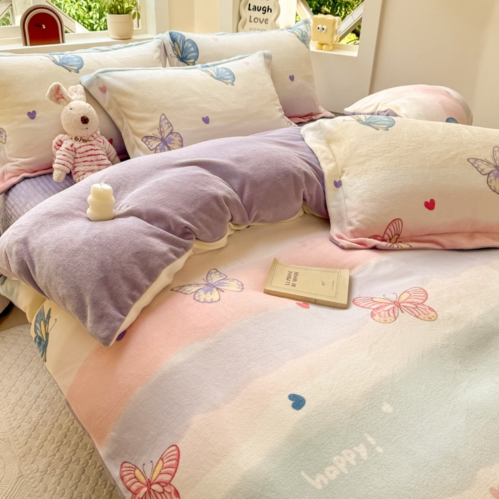 91家纺网 家纺一手货源 找家纺 尚美 2024新款高克重印花花边牛奶绒床盖四件套 蝴蝶飞飞