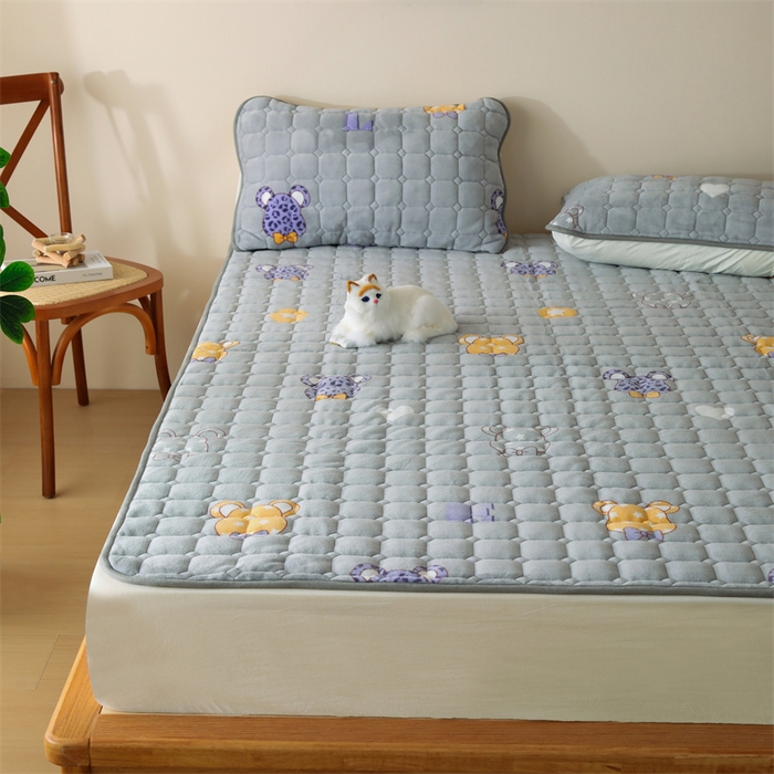 91家纺网 家纺一手货源 找家纺 凌云家纺 2025新款A类牛奶绒床垫软垫学生宿舍单人床褥可机洗 泰迪熊