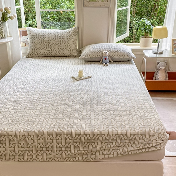 91家纺网 家纺一手货源 找家纺 大境 2024新款A类雕花绒牛奶绒床笠三件套单床笠宝宝绒婴儿绒 巴克曼 米灰