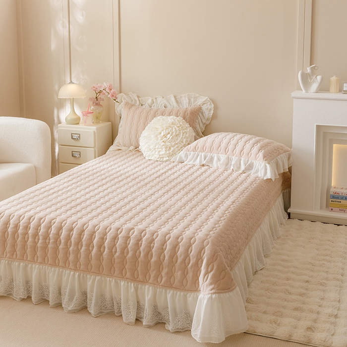 91家纺网 家纺一手货源 找家纺 胜权家纺 2024秋冬新款法式牛奶绒蕾丝单床盖系列-爱丽丝 爱丽丝-奶油米