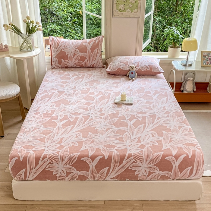 91家纺网 家纺一手货源 找家纺 大境 2024新款A类雕花绒牛奶绒床笠三件套单床笠宝宝绒婴儿绒 叶阑 蔷薇粉