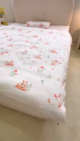 91家纺网 家纺一手货源 找家纺 艾佳宝贝 2024牛奶绒豆豆绒可拆式多功能防踢被 防踢被-春日游玩