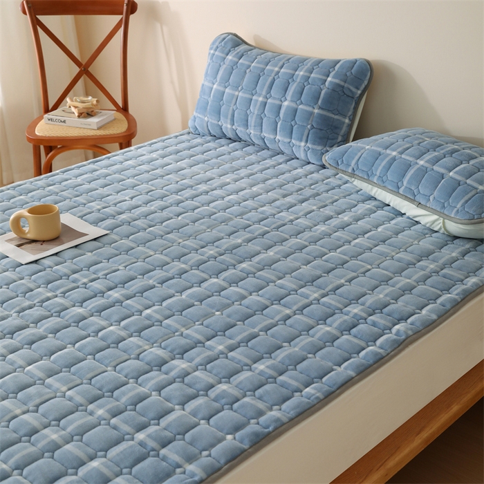 91家纺网 家纺一手货源 找家纺 凌云家纺 2025新款A类牛奶绒床垫软垫学生宿舍单人床褥可机洗 蓝小格