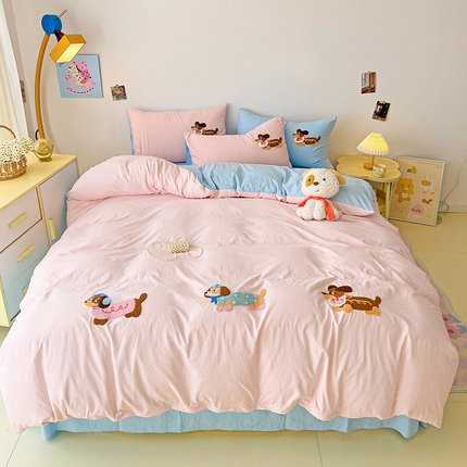 91家纺网 家纺一手货源 找家纺 （总）尤米 2024新款可爱腊肠狗系列毛巾绣四件套