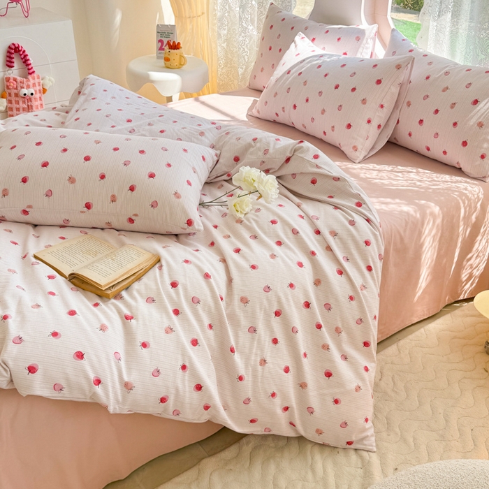 91家纺网 家纺一手货源 找家纺 千朵 2024新款全棉磨毛小清新印花四件套 小草莓