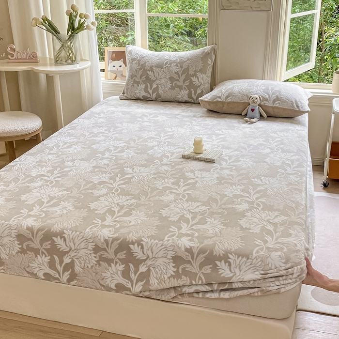 91家纺网 家纺一手货源 找家纺 大境 2024新款A类雕花绒牛奶绒床笠三件套单床笠宝宝绒婴儿绒 罗曼 淡灰