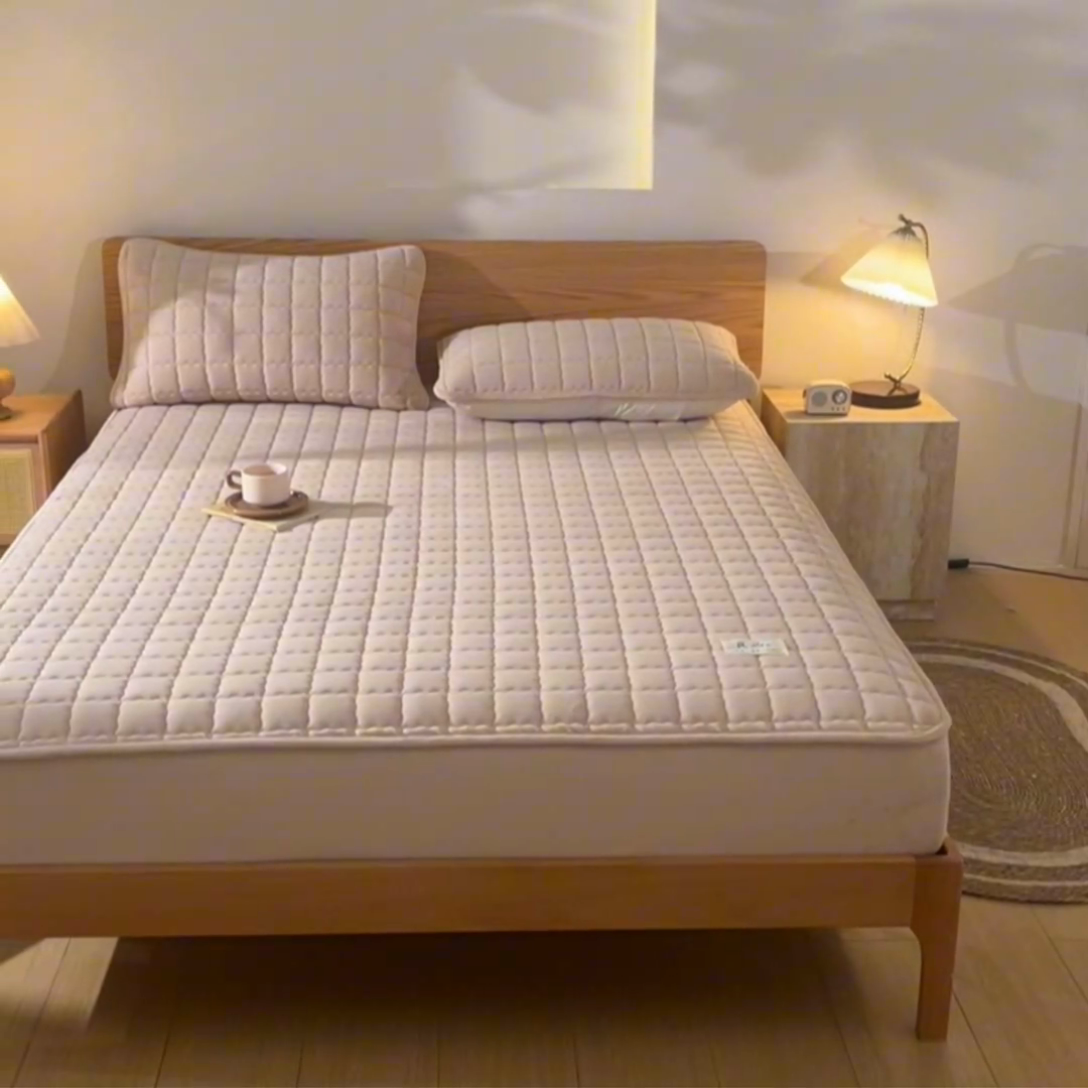 91家纺网 家纺一手货源 找家纺 鑫钰 2024新款A类无印风牛奶绒大豆夹棉床笠-暖格 暖格-卡其