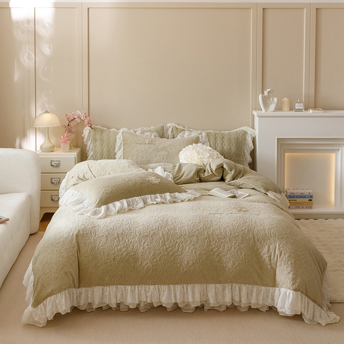 91家纺网 家纺一手货源 找家纺 胜权家纺 2024秋冬新款法式牛奶绒蕾丝床盖四件套系列-爱丽丝 爱丽丝-橄榄绿